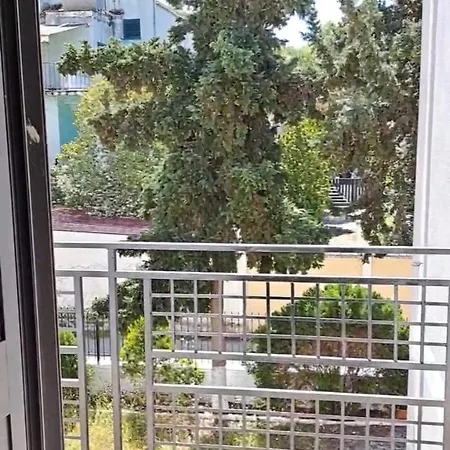Vila Xhelili *